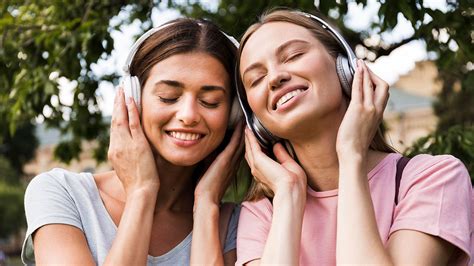 how to listen to music with friends: finding the perfect balance