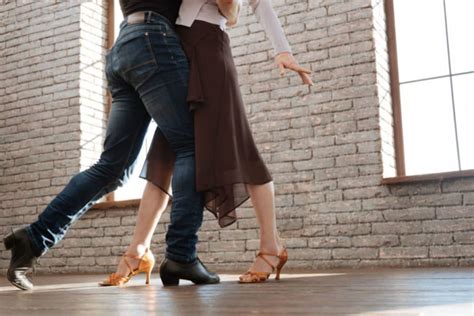 What to Wear to a Ballroom Dance Class: A Guide to Stylish Comfort